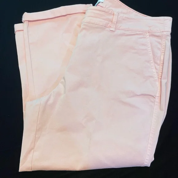 8 Pairs of Crown and Ivy Pants and Capris - Picture 8 of 14